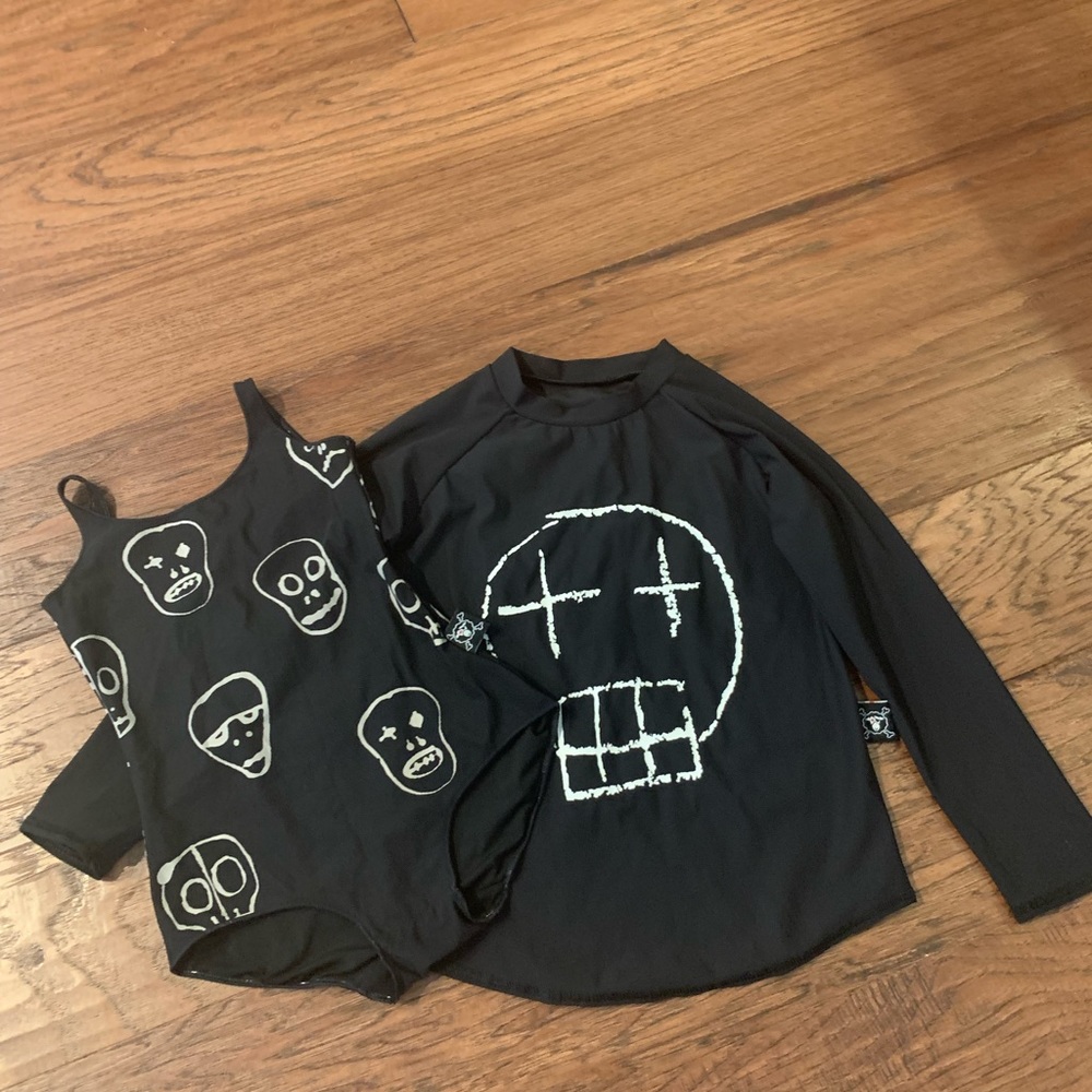 NUNUNU one piece swimsuit and rashguard